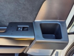 Ford Super Duty F-350 DRW Platinum 4WD Crew Cab 8' Box 2026