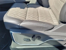 Ford Super Duty F-350 DRW Platinum 4WD Crew Cab 8' Box 2025