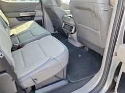 Ford Super Duty F-350 DRW Platinum 4WD Crew Cab 8' Box 2025