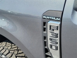 Ford Super Duty F-350 DRW Platinum 4WD Crew Cab 8' Box 2025