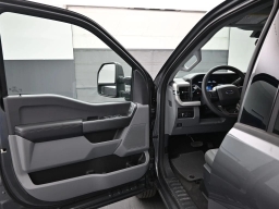 Ford Super Duty F-350 DRW XLT 4WD Crew Cab 8' Box 2026