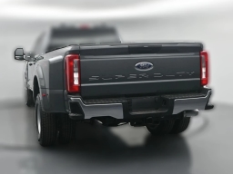 Ford Super Duty F-350 DRW XLT 4WD Crew Cab 8' Box 2026