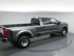 Ford Super Duty F-350 DRW XLT 4WD Crew Cab 8' Box 2026