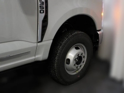 Ford Super Duty F-350 DRW XLT 4WD Crew Cab 8' Box 2026