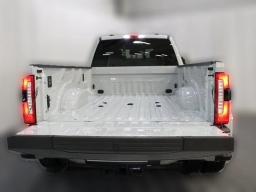 Ford Super Duty F-350 DRW XLT 4WD Crew Cab 8' Box 2026