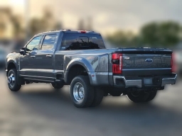 Ford Super Duty F-350 DRW LARIAT 4WD Crew Cab 8' Box 2026