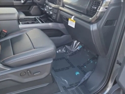 Ford Super Duty F-350 DRW LARIAT 4WD Crew Cab 8' Box 2026