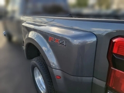 Ford Super Duty F-350 DRW LARIAT 4WD Crew Cab 8' Box 2026