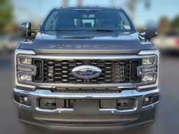 Ford Super Duty F-350 DRW LARIAT 4WD Crew Cab 8' Box 2026