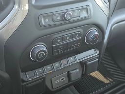 Chevrolet Silverado 1500 4WD Double Cab 147" Custom 2026