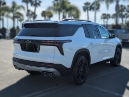 Chevrolet Traverse FWD LT 4dr 2026