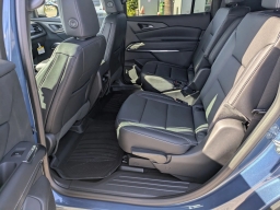 Chevrolet Traverse FWD LT 4dr 2026