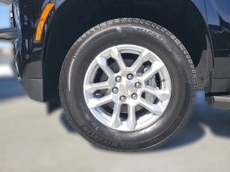 Chevrolet Suburban LS 2WD 4dr 2026