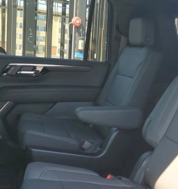 Chevrolet Suburban LT 2WD 4dr 2026