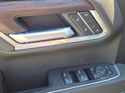 GMC Sierra 1500 SLT 4WD Crew Cab 157" 2026