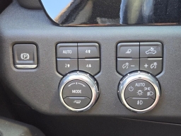 GMC Sierra 1500 SLT 4WD Crew Cab 157" 2026