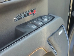 GMC Sierra 1500 AT4 4WD Crew Cab 147" 2025