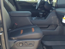 GMC Sierra 1500 AT4 4WD Crew Cab 147" 2025