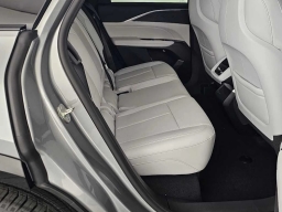 Cadillac LYRIQ Luxury 4dr 2026