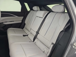 Cadillac LYRIQ Luxury 4dr 2026