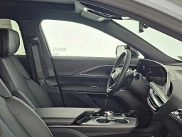 Cadillac LYRIQ Luxury 4dr 2026