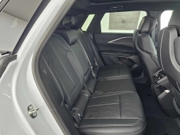 Cadillac LYRIQ Luxury 4dr 2026