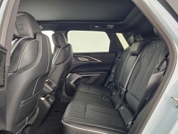 Cadillac LYRIQ LYRIQ-V Premium 4dr 2026