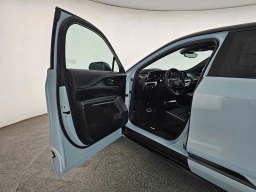 Cadillac LYRIQ LYRIQ-V Premium 4dr 2026