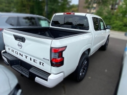 Nissan Frontier SV Crew Cab 4x4 2026