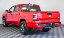 Nissan Frontier SV Crew Cab 4x4 2025