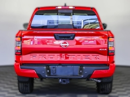 Nissan Frontier SV Crew Cab 4x4 2025