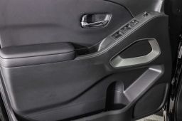 Nissan Frontier SV Crew Cab 4x4 2025