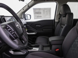 Nissan Frontier SV Crew Cab 4x4 2025