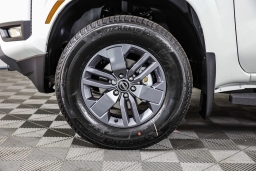 Nissan Frontier SV Crew Cab 4x4 2025