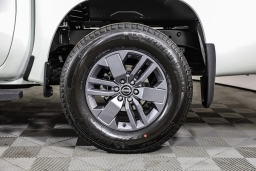 Nissan Frontier SV Crew Cab 4x4 2025