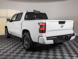 Nissan Frontier SV Crew Cab 4x4 2025