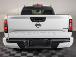 Nissan Frontier SV Crew Cab 4x4 2025