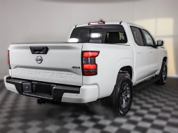 Nissan Frontier SV Crew Cab 4x4 2025