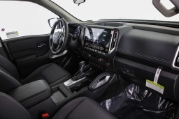 Nissan Frontier SV Crew Cab 4x4 2025