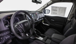 Nissan Frontier SV Crew Cab 4x4 2025