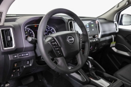 Nissan Frontier SV Crew Cab 4x4 2025