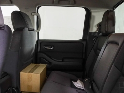 Nissan Frontier SV Crew Cab 4x4 2025