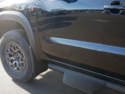 Nissan Frontier PRO-4X w/R Package Crew Cab 4x4 2026