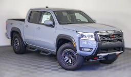 Nissan Frontier PRO-4X Crew Cab 4x4 2025