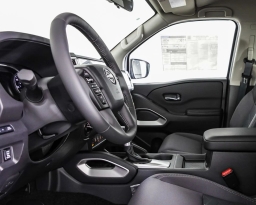 Nissan Frontier SV Crew Cab 4x4 2025