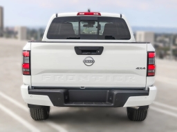 Nissan Frontier SV Crew Cab 4x4 2025