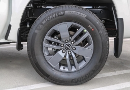 Nissan Frontier SV Crew Cab 4x4 2025