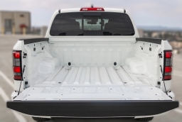 Nissan Frontier SV Crew Cab 4x4 2025