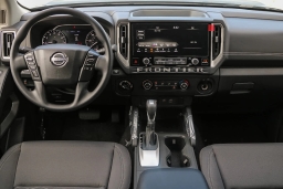 Nissan Frontier SV Crew Cab 4x4 2025