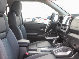 Nissan Frontier SV Crew Cab 4x4 2025